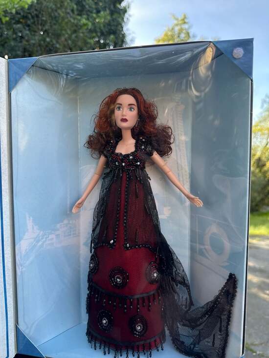 1998 Galoob Titanic Motion Picture Collector Doll Rose DeWitt Bukater